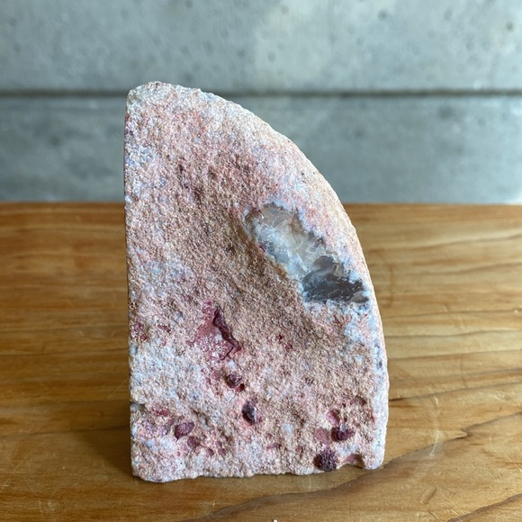 Geode bookend or shelf decor “pink” - Picture 3 of 9